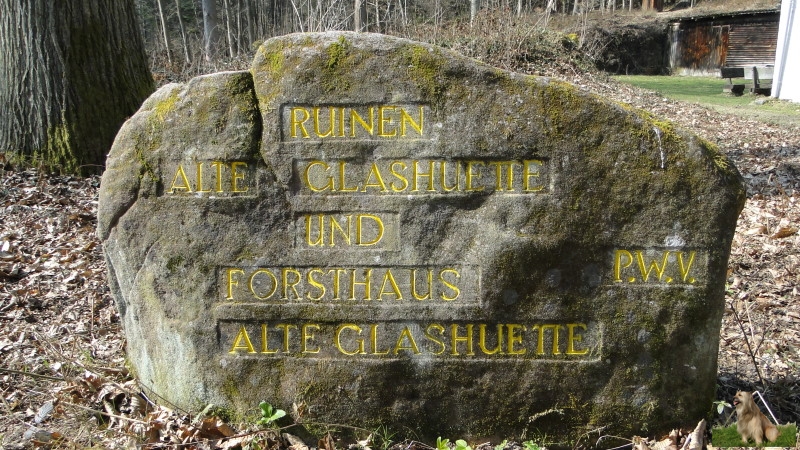 Ritterstein Nr. 265-1 Ruinen alte Glashuette  und Forsthaus alte Glashuette.JPG - Ritterstein Nr.265 Ruinen alte Glashuette und Forsthaus alte Glashuette